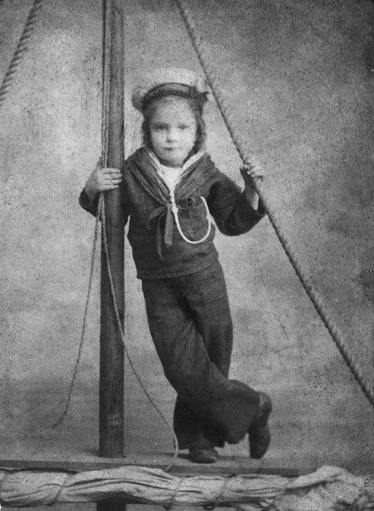 Många har drömt om att få tjänstgöra i den svenska flottan. Foto: This photograph is from the Australian War Memorial's collection www.awm.gov.au Många har drömt om att få tjänstgöra i den svenska flottan. Foto: This photograph is from the Australian War Memorial's collection www.awm.gov.au