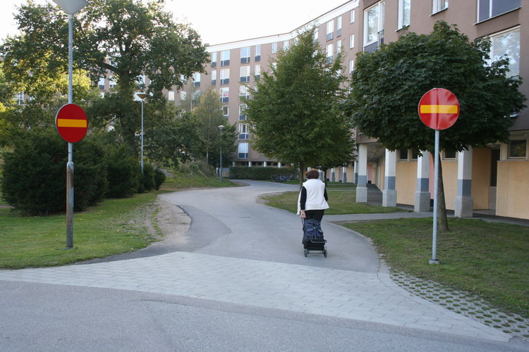 Kungsmarkens B-hus med enkelriktad vÃ¤g. Foto Jonas Eckerbom 2005, Blekinge museum.
