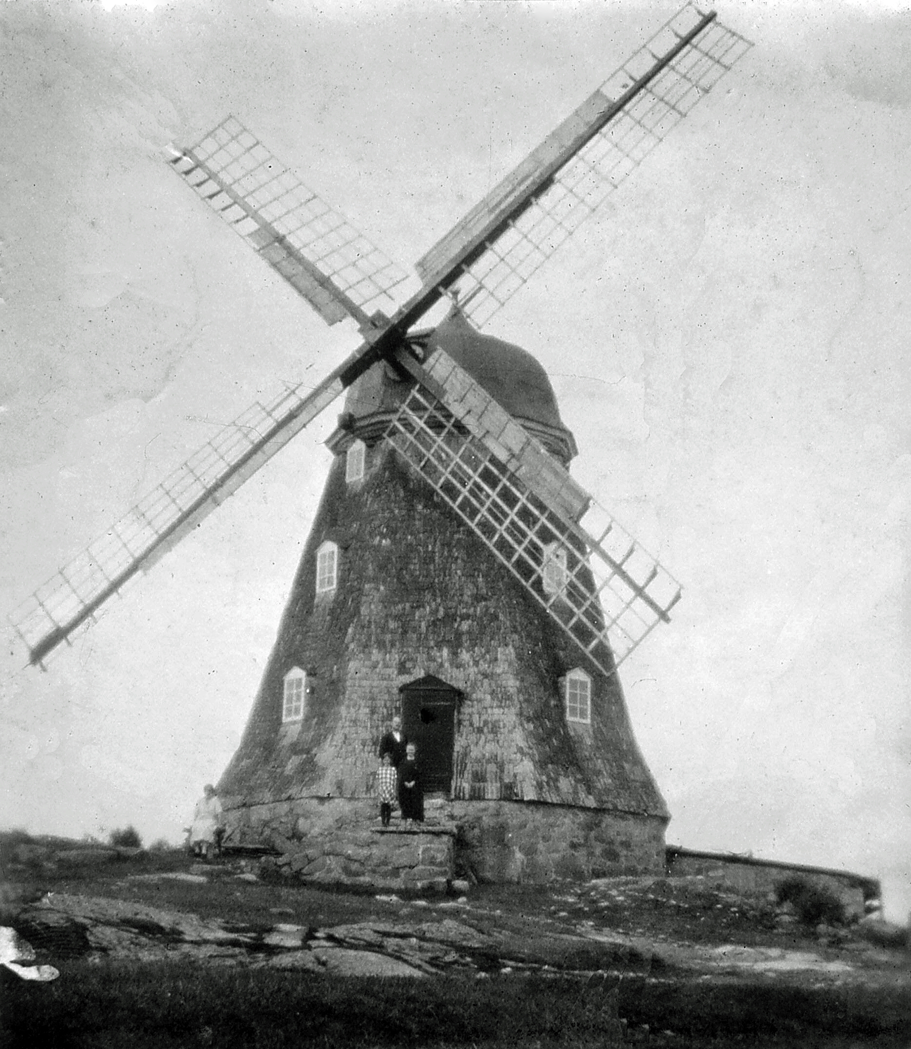 Kvarnen i Gisslevik. Brann ner 1928. Fotot tillhÃ¶r Jenny Johansson.

